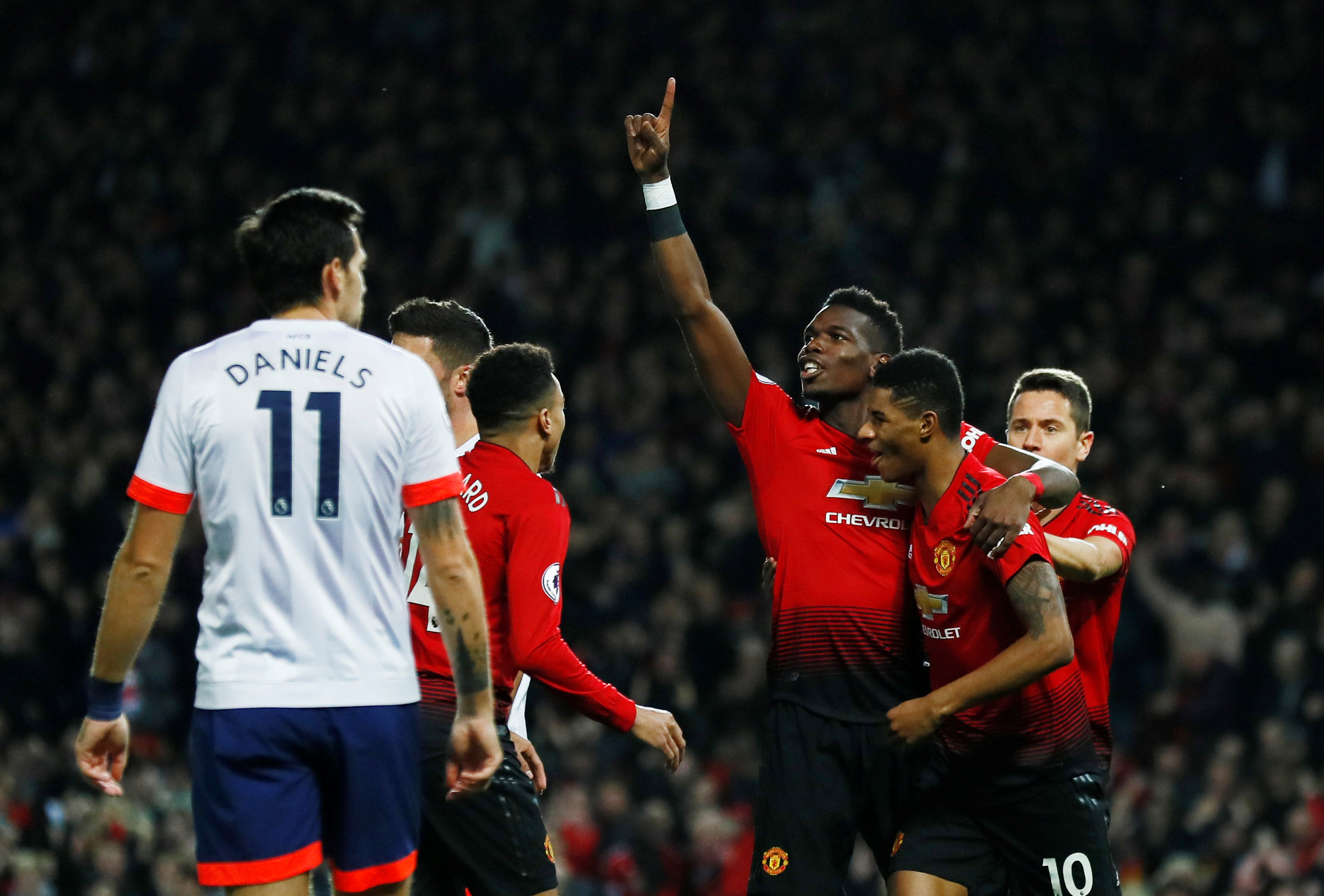 百万英镑出 百万英镑出