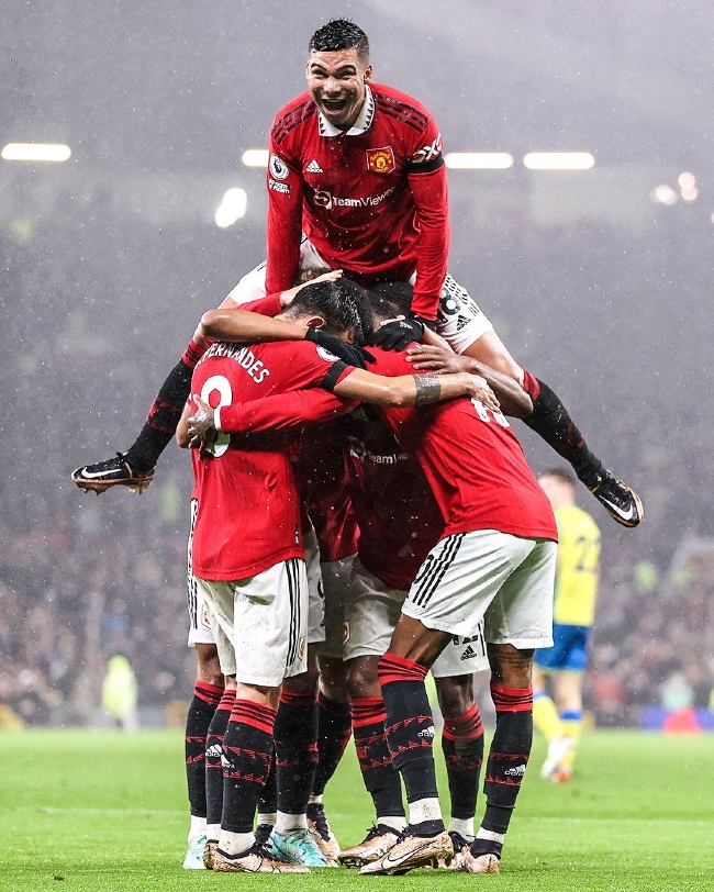 而曼城则展 而曼城则展