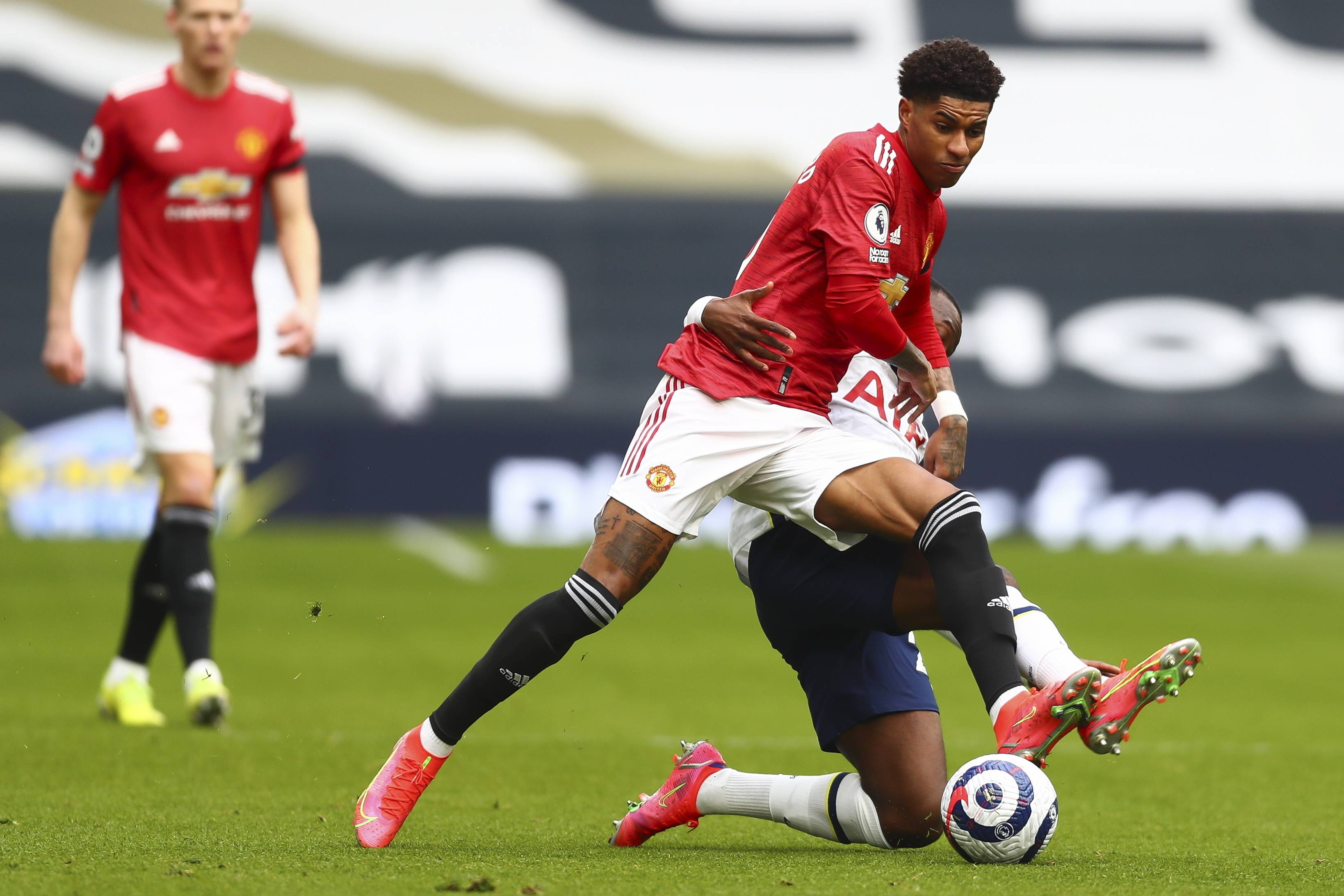 早报：离府上车.